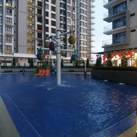 K Avenue B17 House Room Near Airport By Gc Кота Кинабалу Екстериор снимка