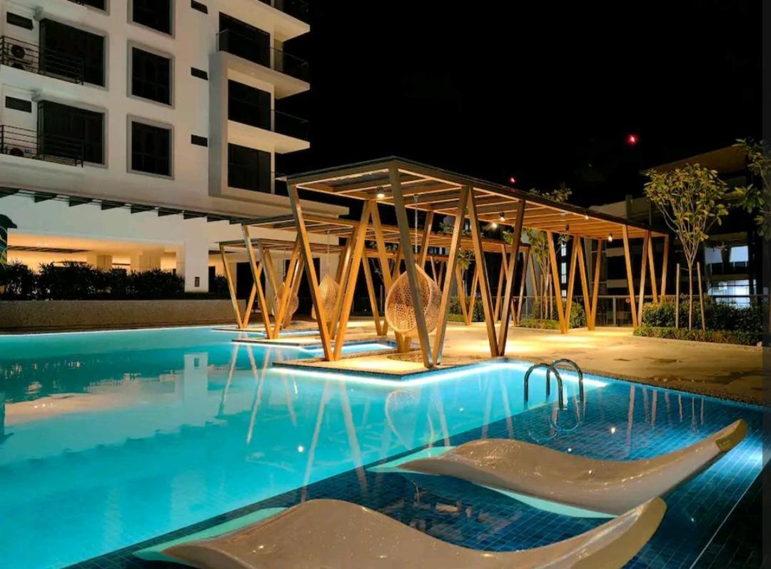 K Avenue B17 House Room Near Airport By Gc Кота Кинабалу Екстериор снимка