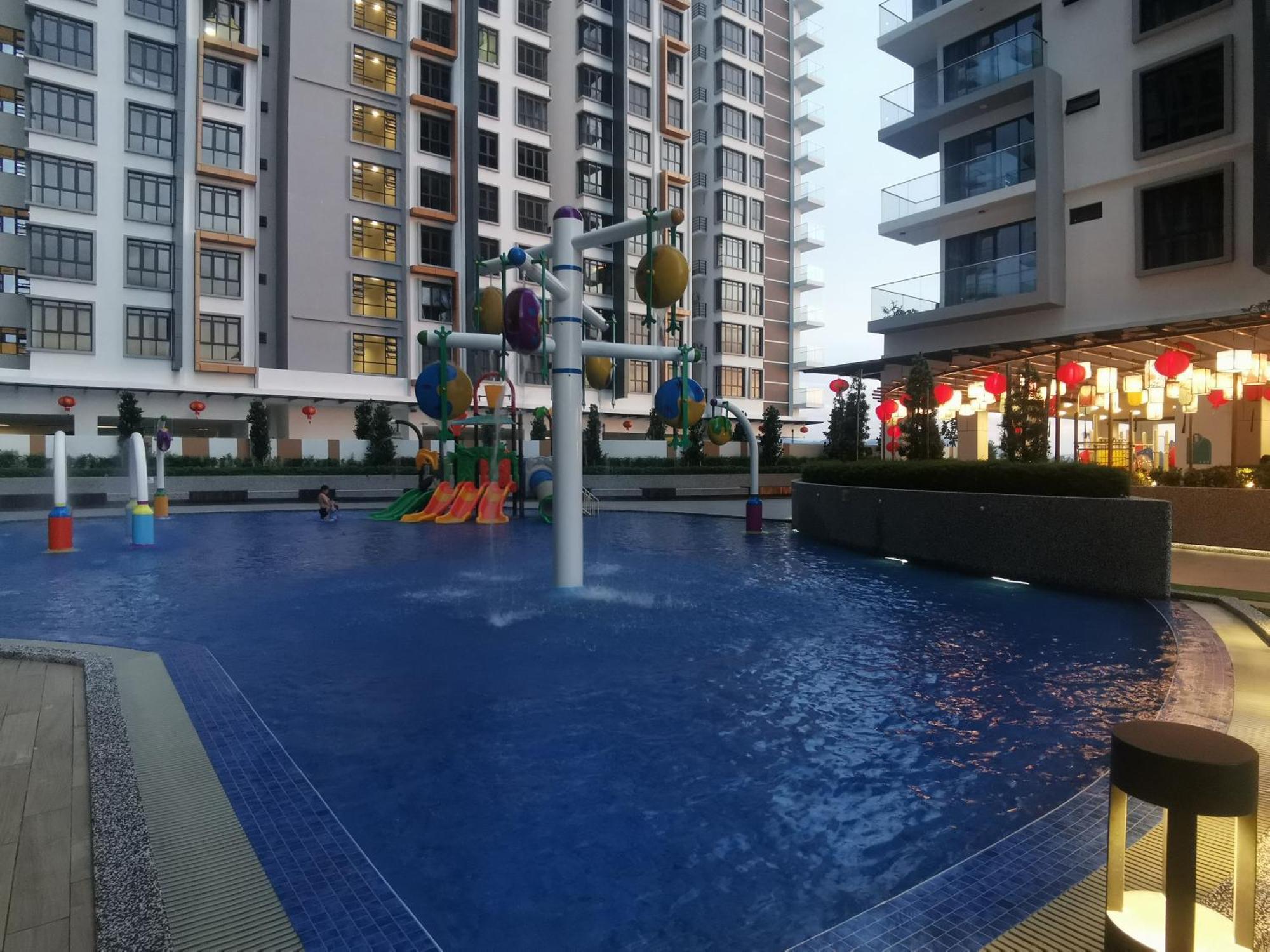 K Avenue B17 House Room Near Airport By Gc Кота Кинабалу Екстериор снимка