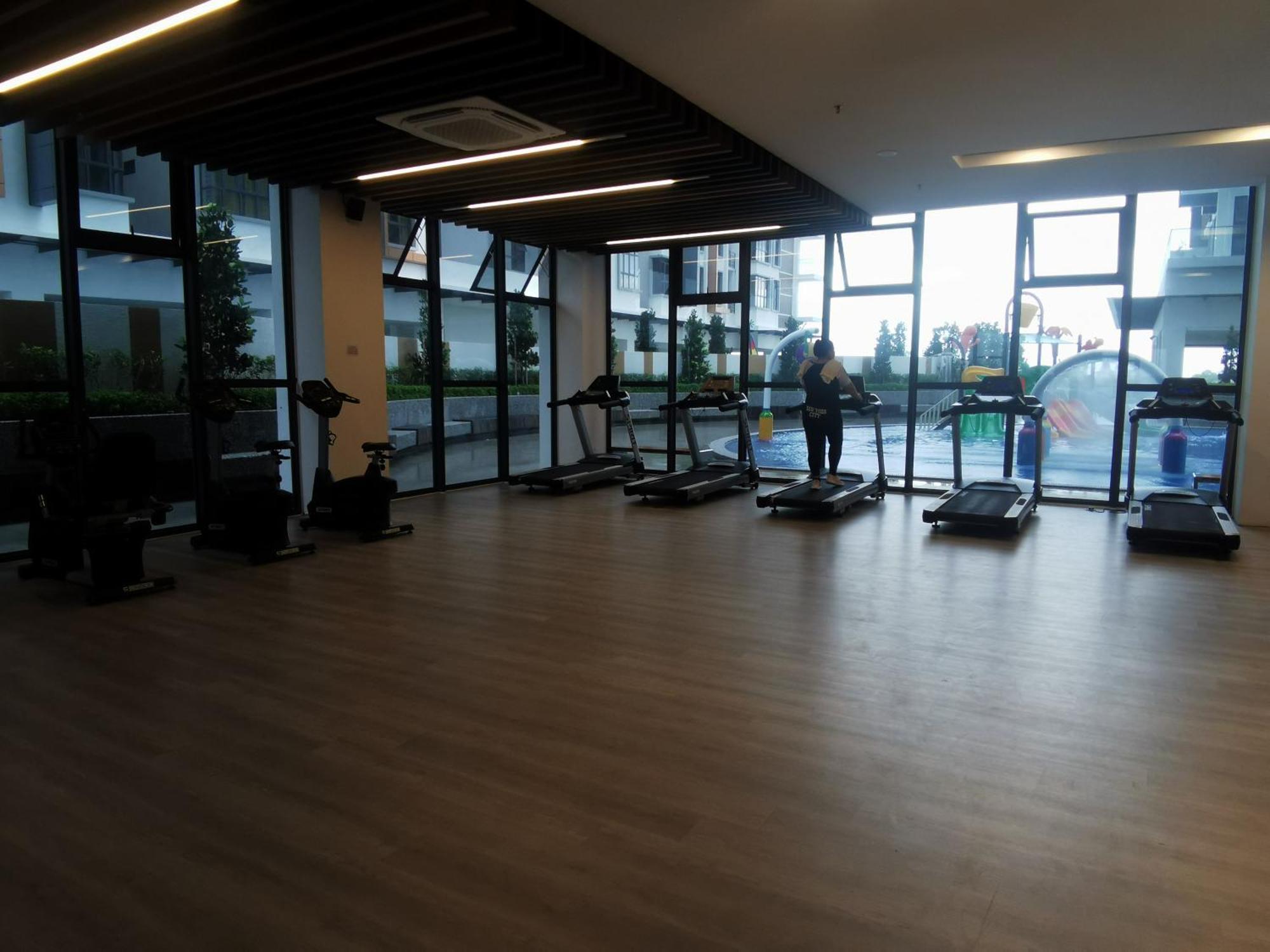 K Avenue B17 House Room Near Airport By Gc Кота Кинабалу Екстериор снимка
