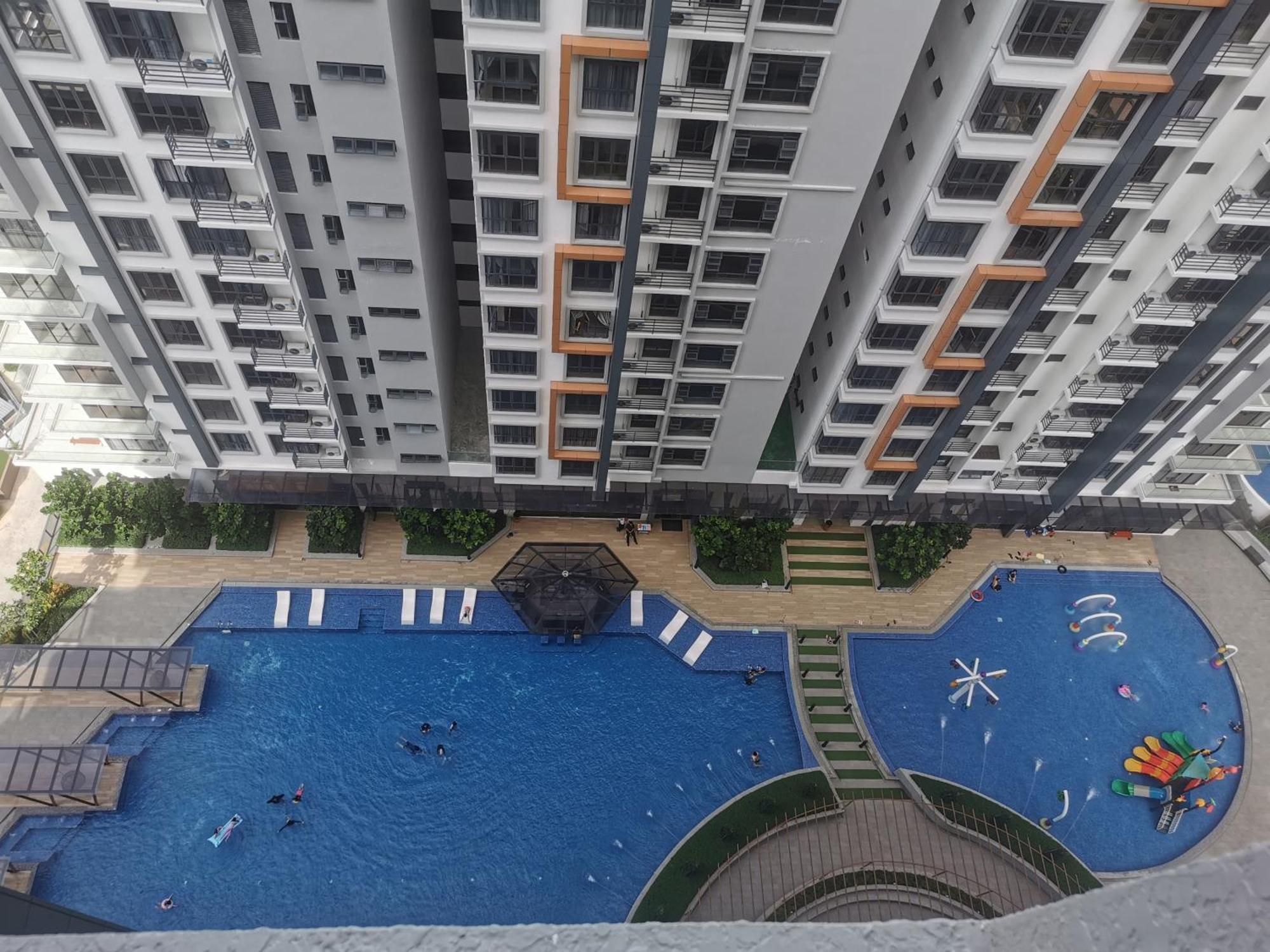 K Avenue B17 House Room Near Airport By Gc Кота Кинабалу Екстериор снимка