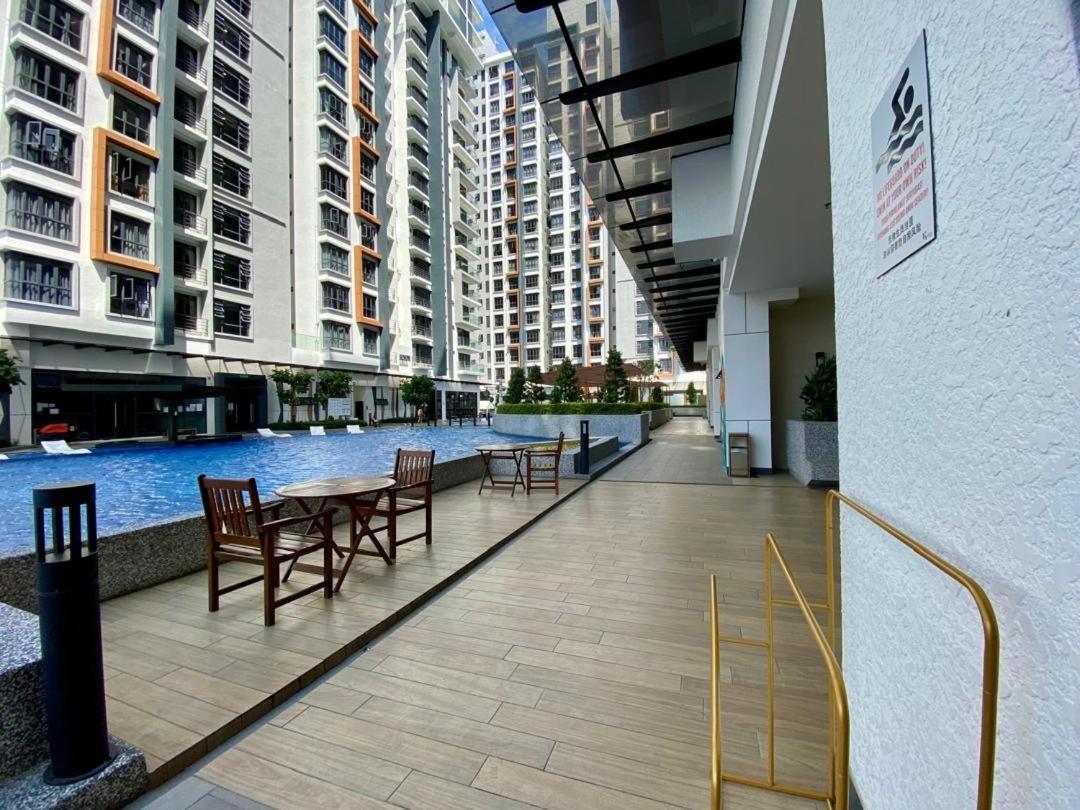 K Avenue B17 House Room Near Airport By Gc Кота Кинабалу Екстериор снимка