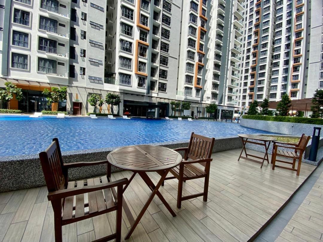 K Avenue B17 House Room Near Airport By Gc Кота Кинабалу Екстериор снимка