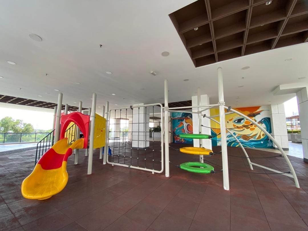 K Avenue B17 House Room Near Airport By Gc Кота Кинабалу Екстериор снимка