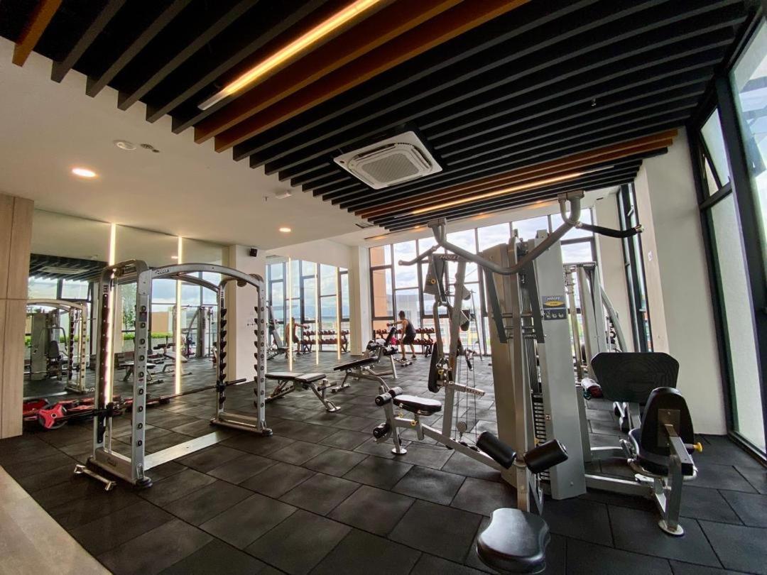 K Avenue B17 House Room Near Airport By Gc Кота Кинабалу Екстериор снимка